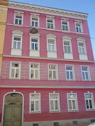 Altbauhauptmiete mit 5,5m² Balkon